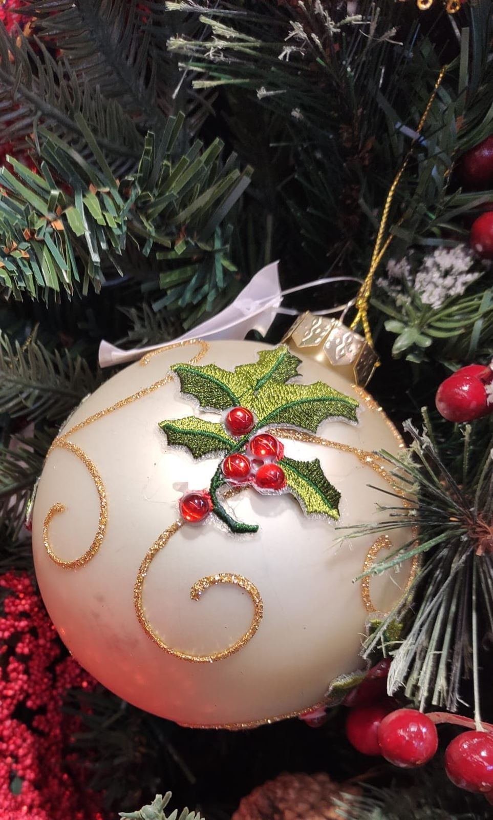 Bola árbol de Navidad cristal blanca con bordado - Imagen 2