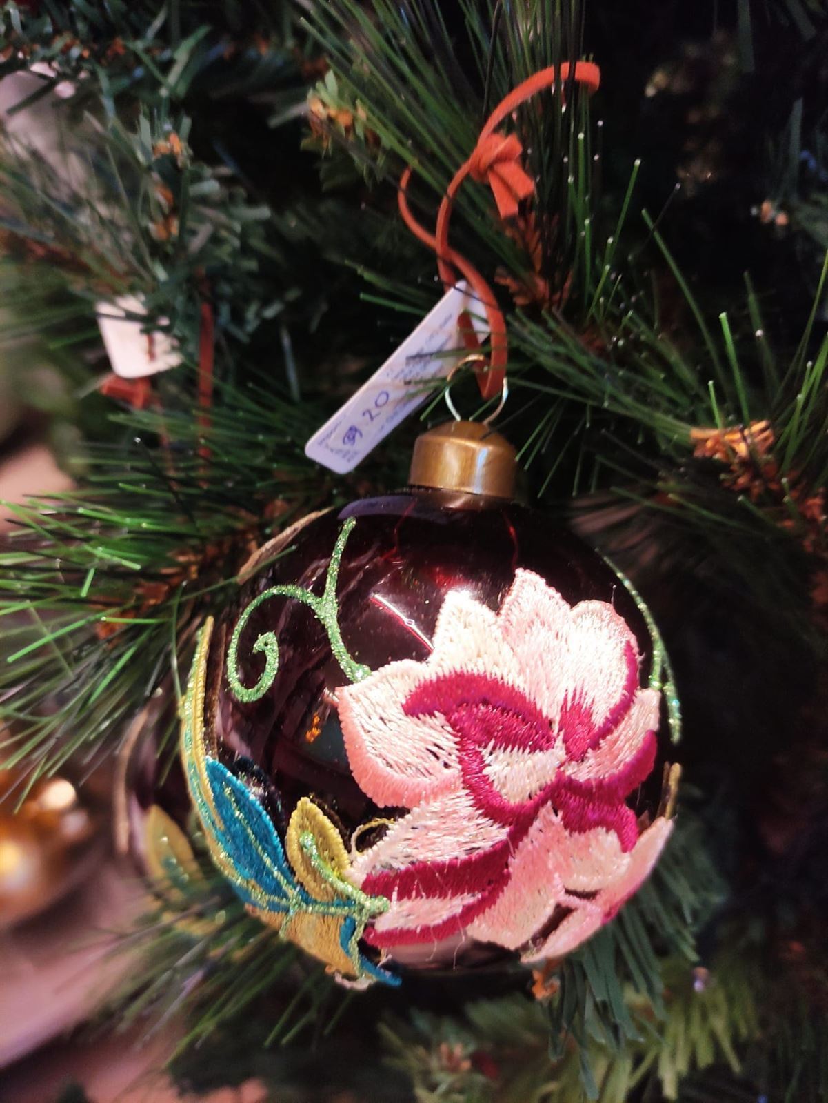 Bola redonda cristal con bordado árbol de Navidad - Imagen 1