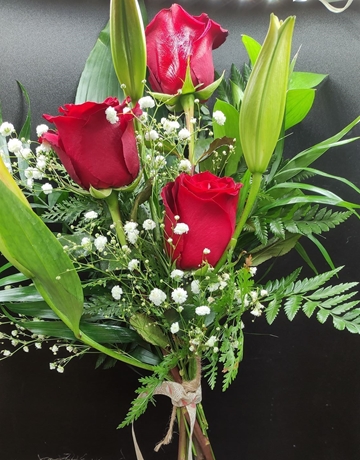 Trilis 3 rosas preparadas y 1 lilium - Imagen 1